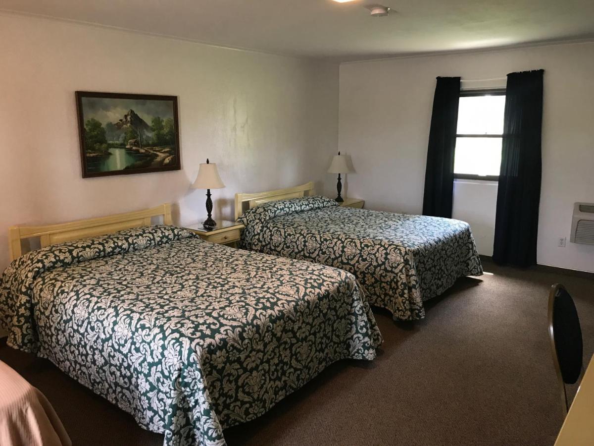 The Evergreen Motel In Kansas Pratt Экстерьер фото